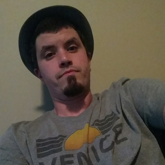 Meet your Posher, Jonathan - Picture 3 of 4